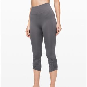 Lululemon ebb to flow crops sz 4 gray
